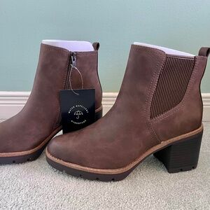 Naturalizer Madalynn Gore Repellant Bootie
